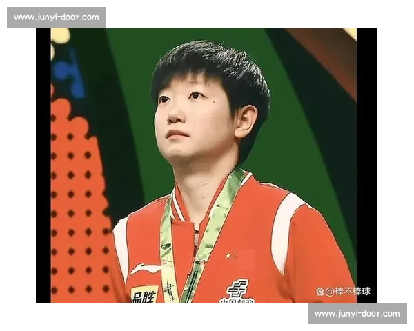 孙颖莎的 “茧手”：妇女峰会海报里的力量密码