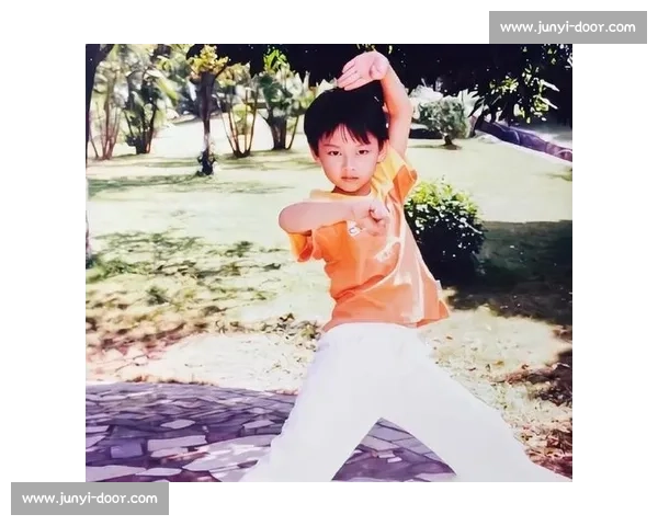 文俊辉巴黎街头武术炫技 中国功夫点燃法式热情