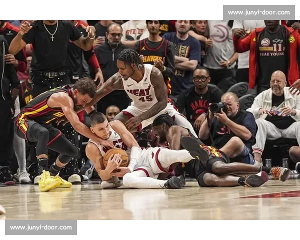 热火对决老鹰关键回合全解析赛场攻防细节视频回顾精彩瞬间战术博弈